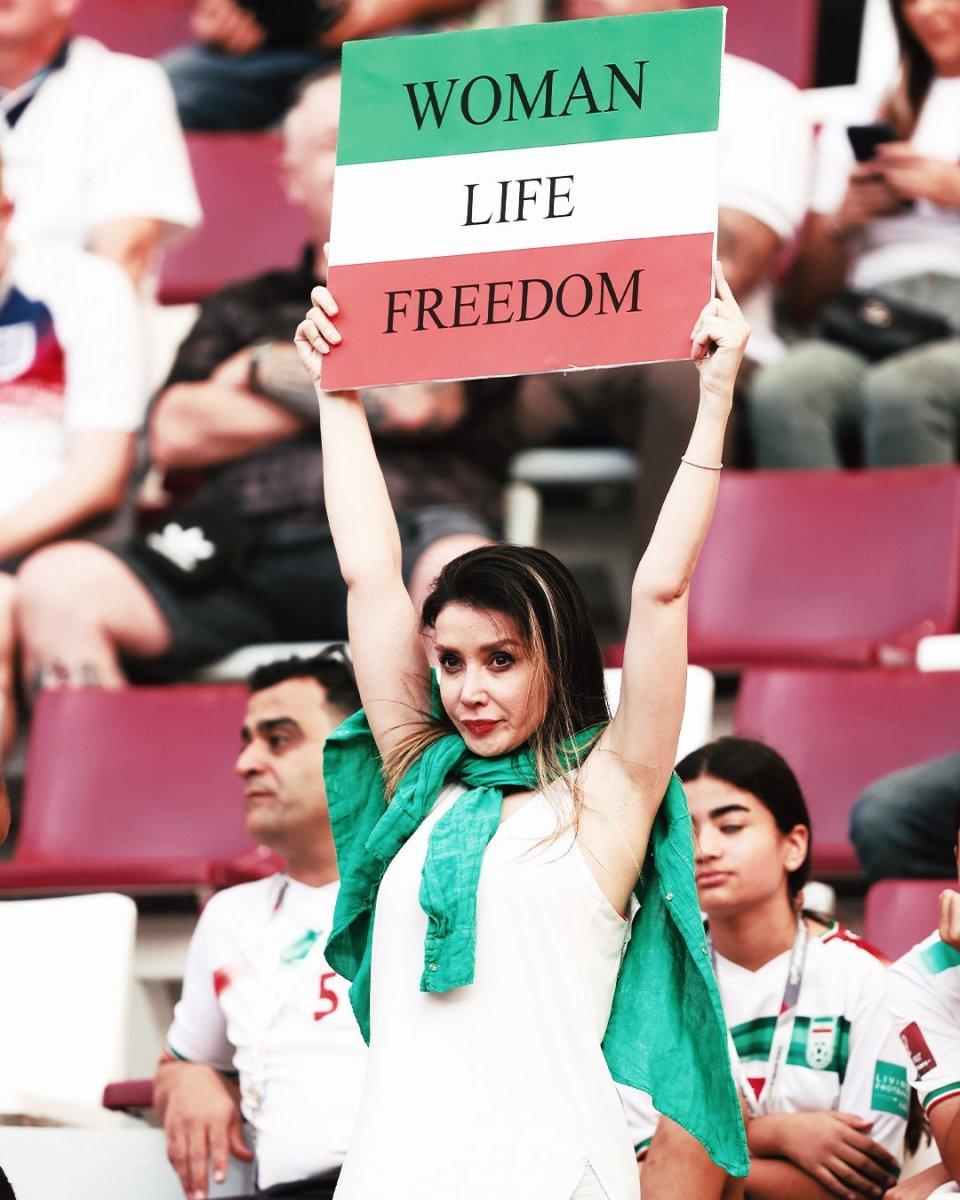 İran Milli Futbol Takımı ulusal marşa eşlik etmedi