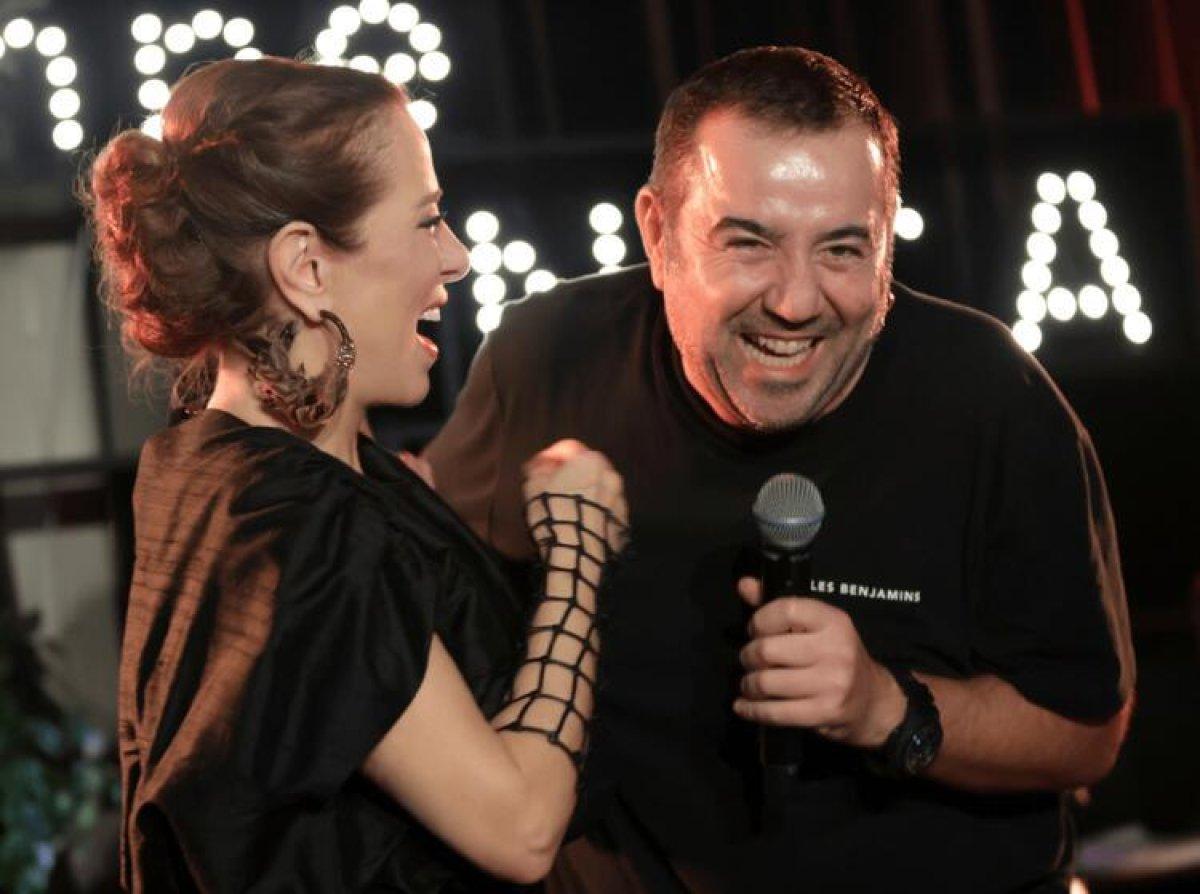 Ata Demirer, Zuhal Olcay'ı öptü