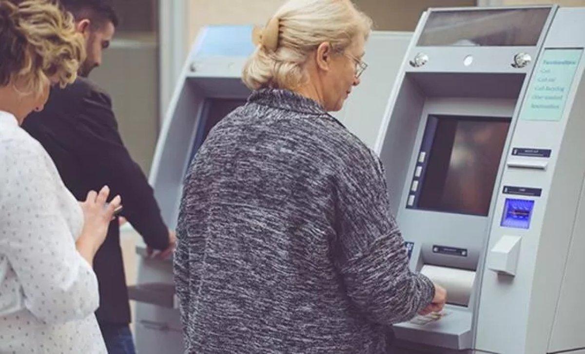 EYT çıkınca emekli olmak zorunlu mu? EYT'liler çalışmaya devam edebilir mi?