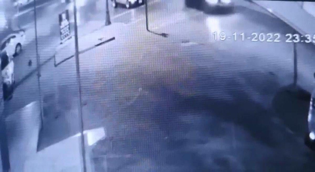 İstanbul'da CHP'li meclis üyesinin oğlu yaya geçidinden geçen kadına çarptı
