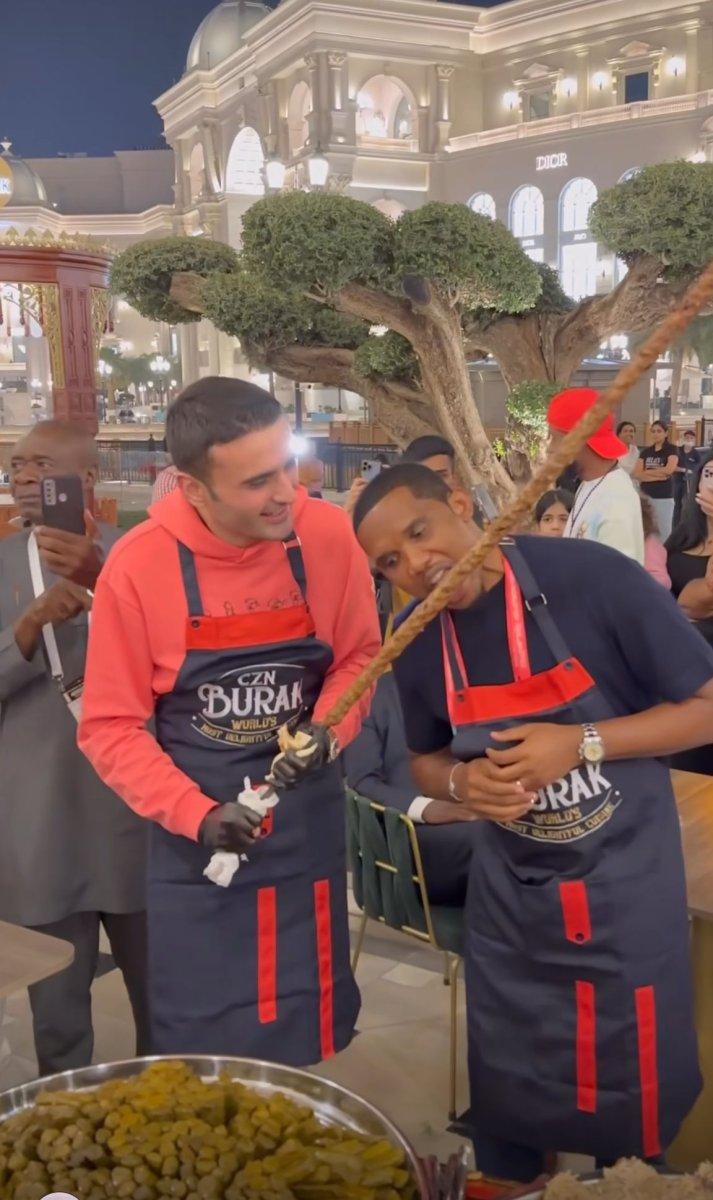 Czn Burak Eto'o'ya kebap yedirdi