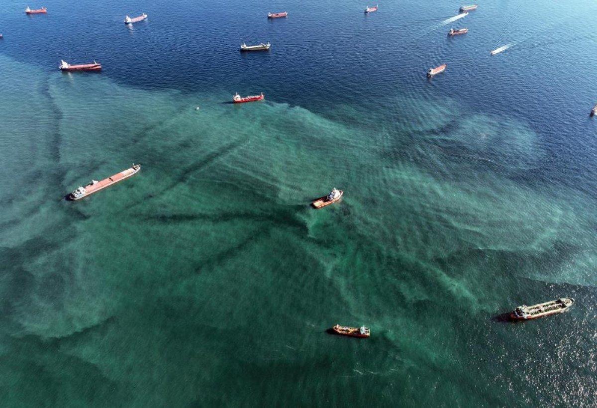 Zeytinburnu açıkları çamura bulandı