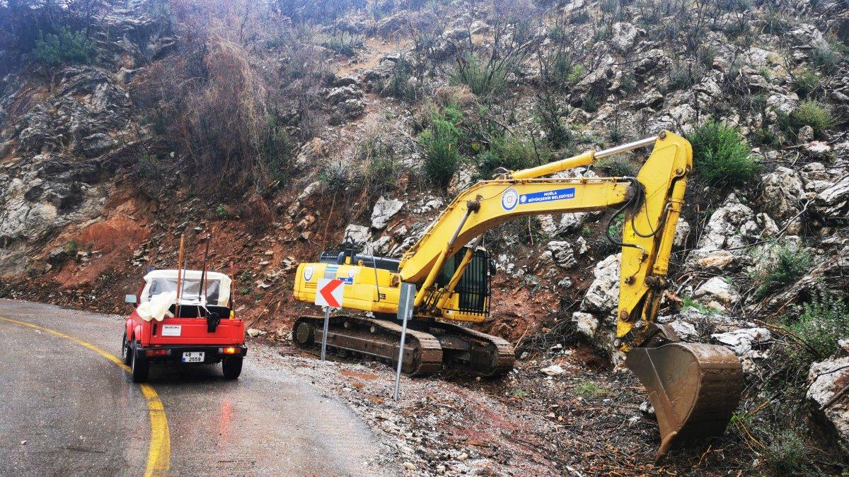 Muğla'da beklenen sağanak yağış etkisini gösterdi
