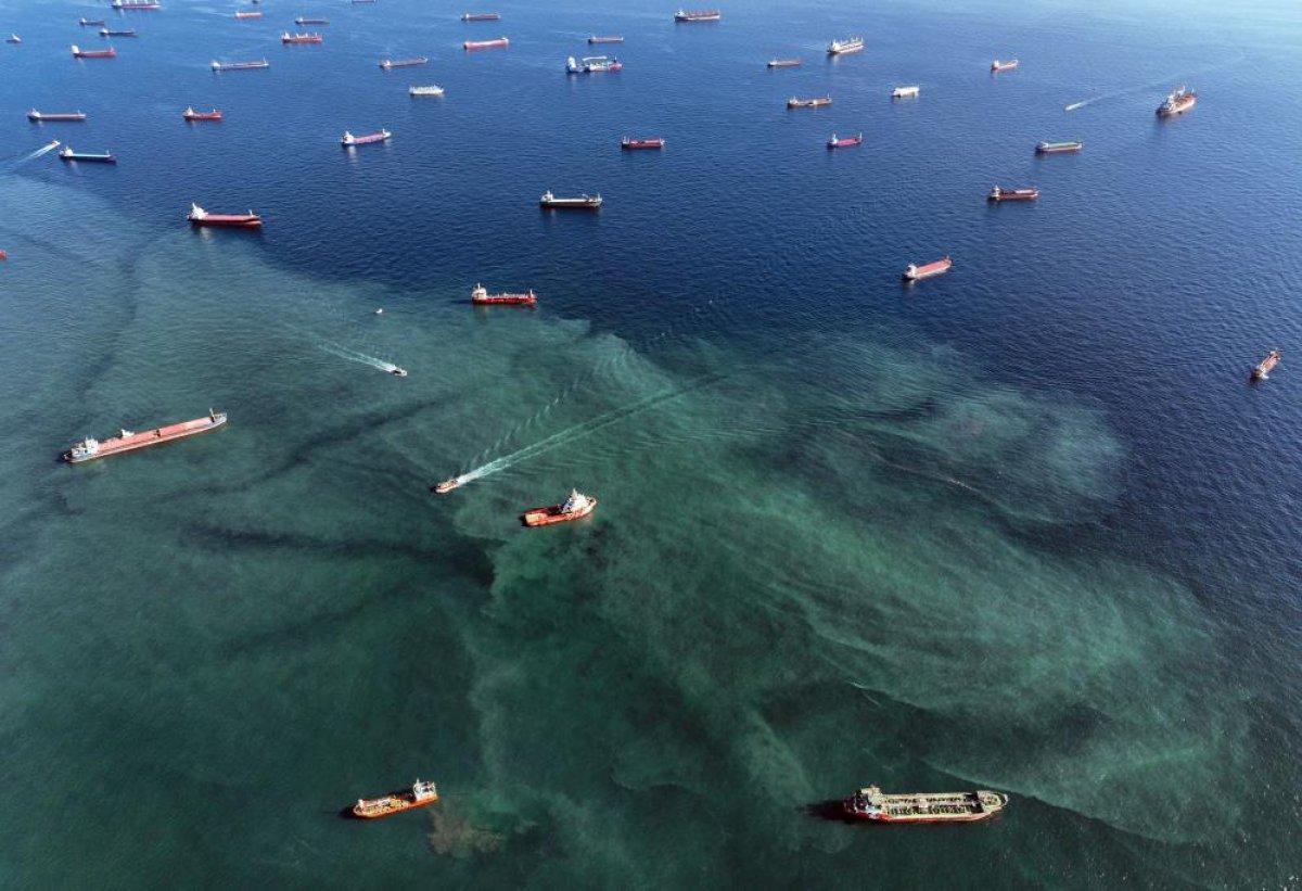 Zeytinburnu açıkları çamura bulandı