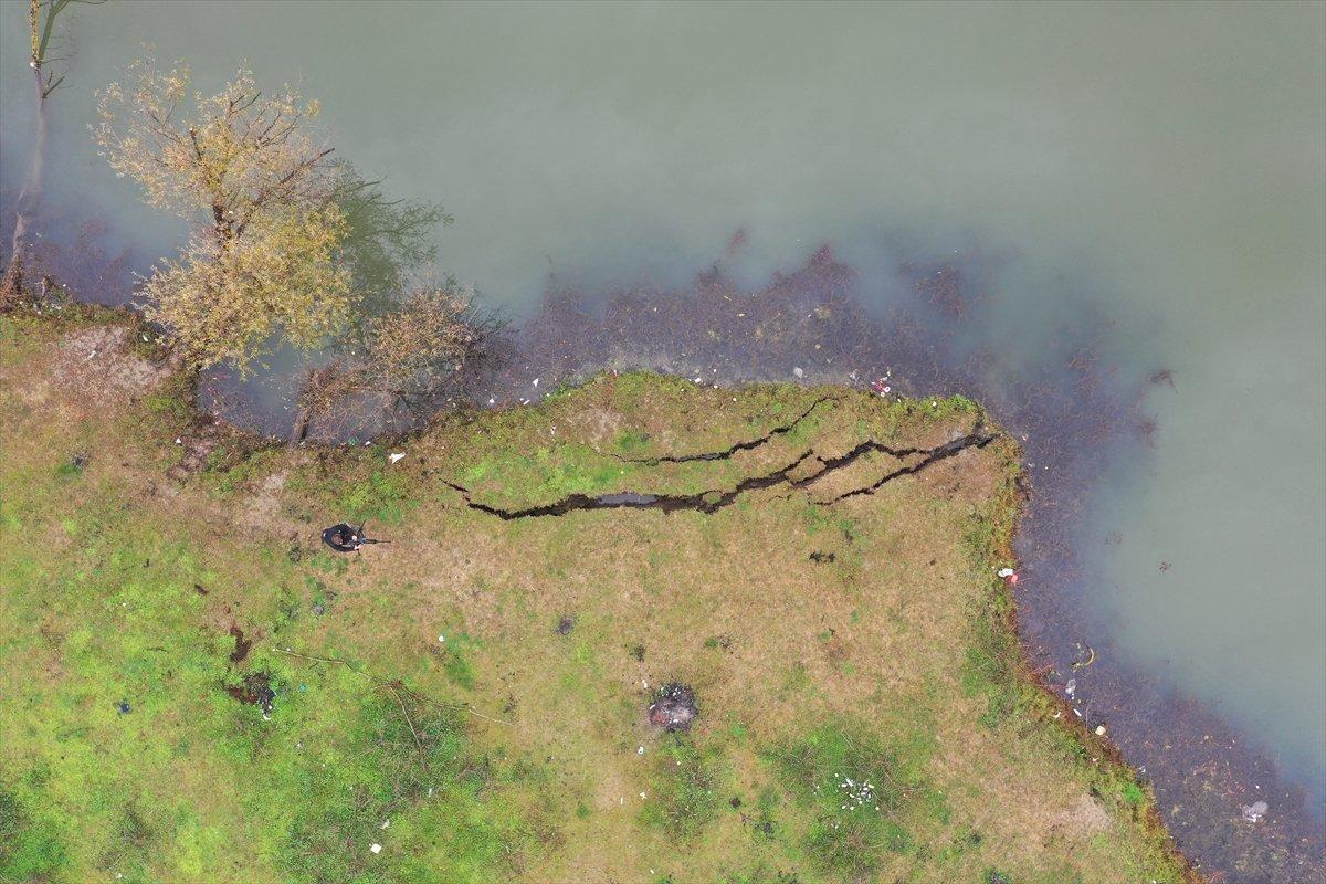 Düzce'de deprem sonrasında toprak kırılmaları oluştu