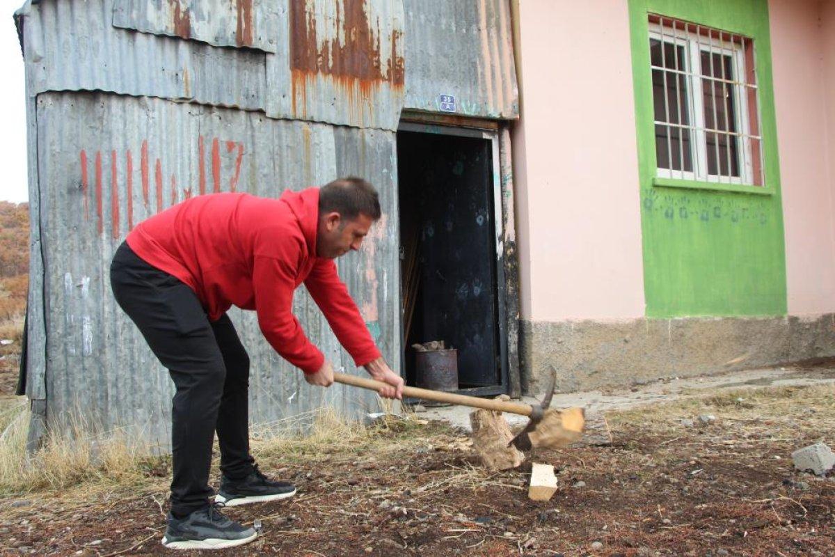 Bingöl'de köy okulunu yuvaya çeviren öğretmen