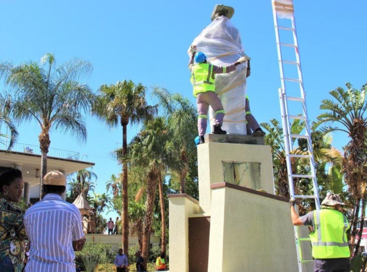 Namibya'da Alman sömürge subayı Curt von François'in heykeli kaldırıldı