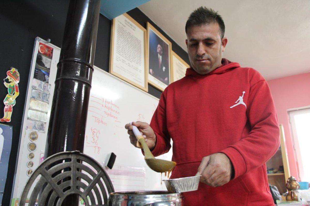 Bingöl'de köy okulunu yuvaya çeviren öğretmen