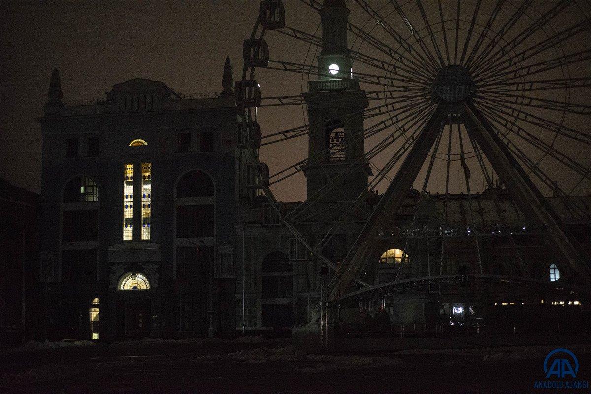 Rus saldırıları nedeniyle Ukrayna'da birçok bölge karanlığa gömüldü