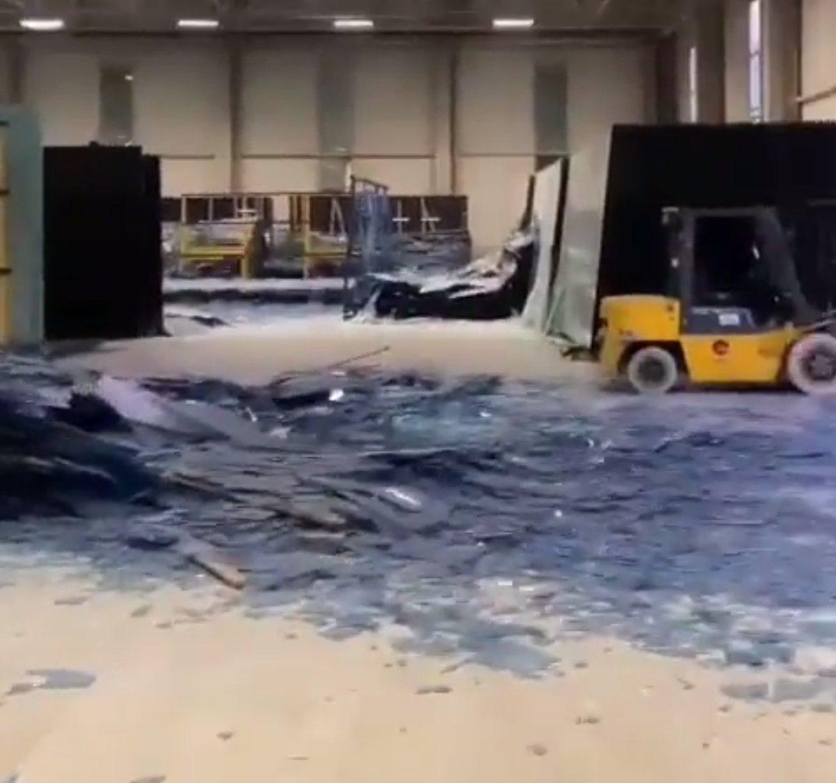 Düzce'de depremin ardından cam fabrikası görüntülendi