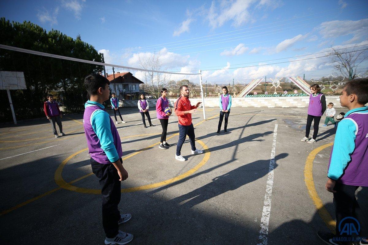 Sakaryalı şampiyon güreşçi, yetenikli öğrencileri spora kazandırıyor