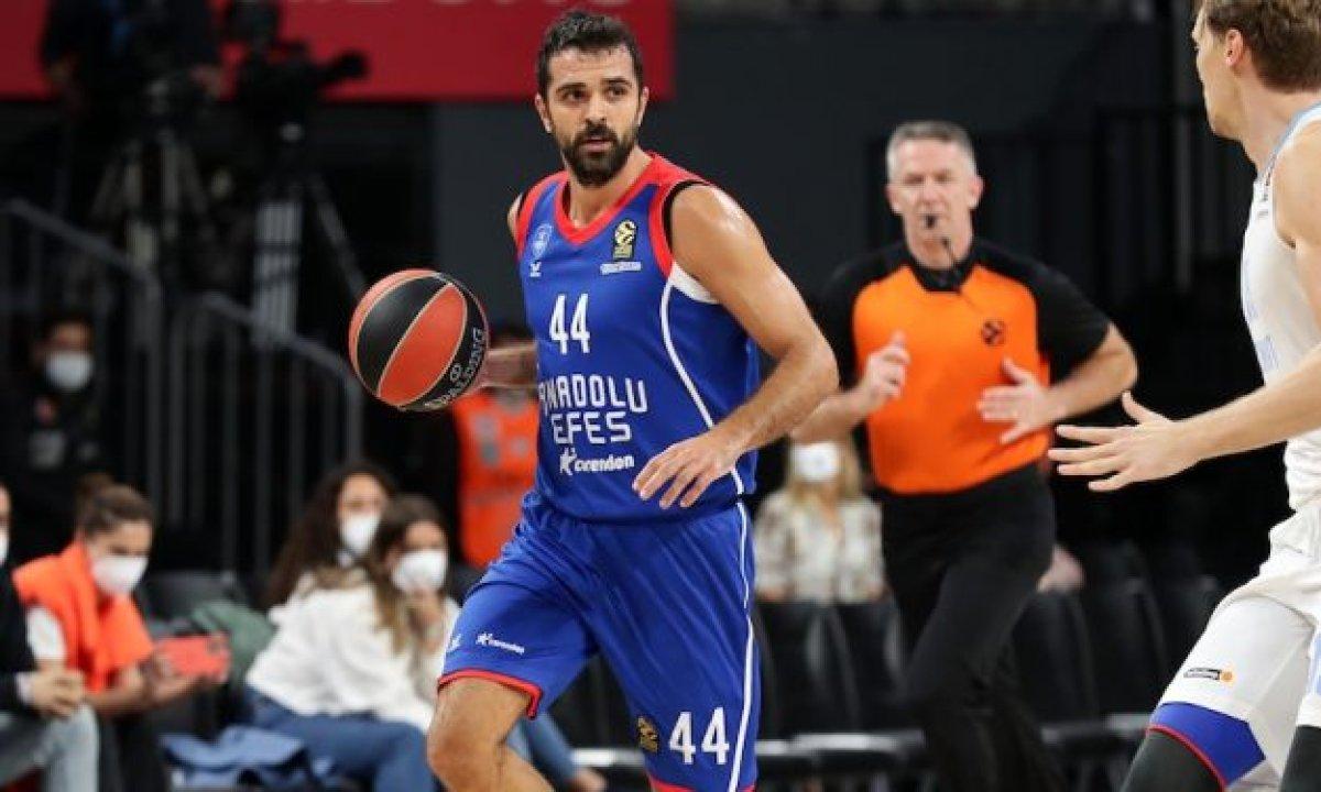 Anadolu Efes, eski basketbolcusu Krunoslav Simon'u onurlandıracak