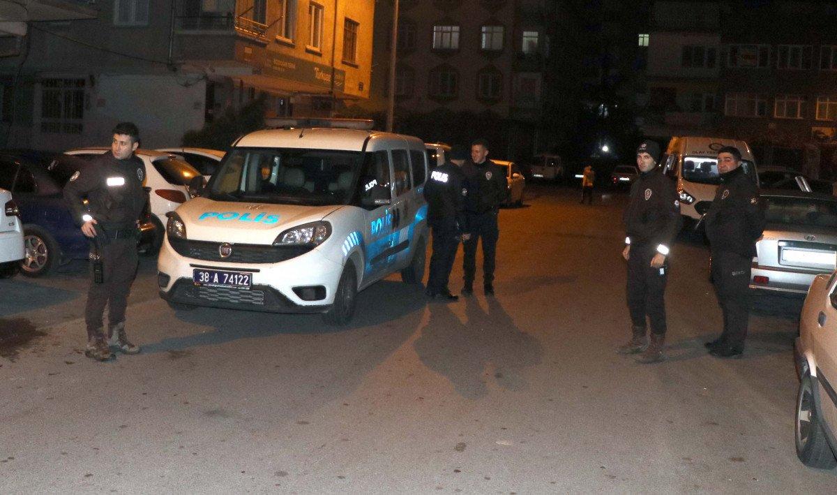 Kayseri'de eşinin yüzüne kaynar su döktü, serbest kaldı