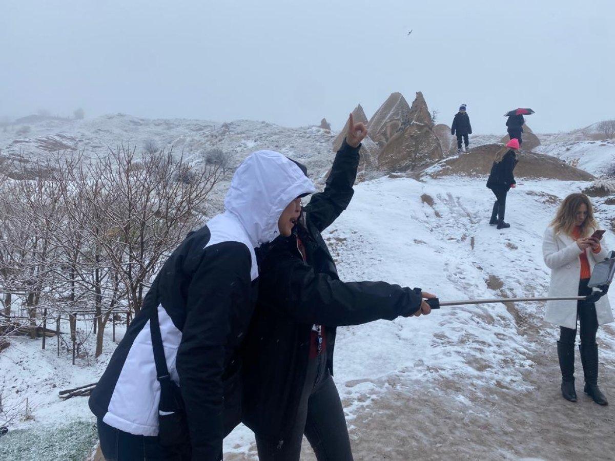 Kapadokya beyaz gelinliğini giydi