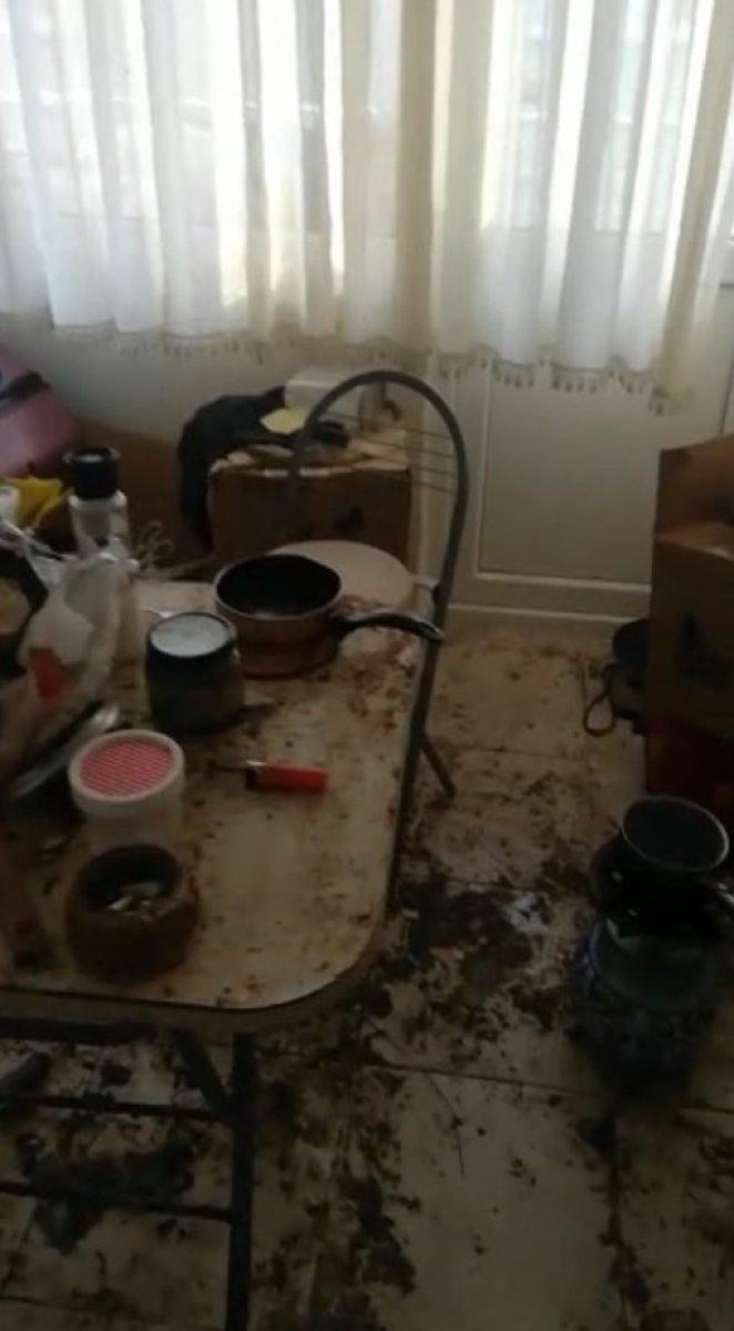 Sakarya'da kiraya verdiği evi çöp içinde buldu 