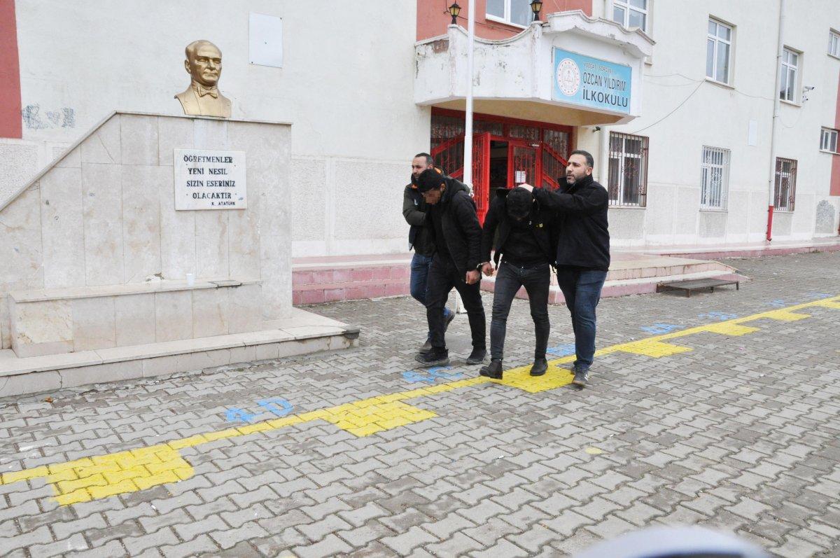 Yozgat’ta başkasının yerine ehliyet sınavına girmeye çalıştı, pencereden kaçtı