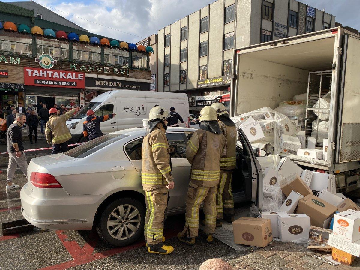 Ümraniye'de direksiyon başında kalp krizi geçiren sürücü kaza yaptı