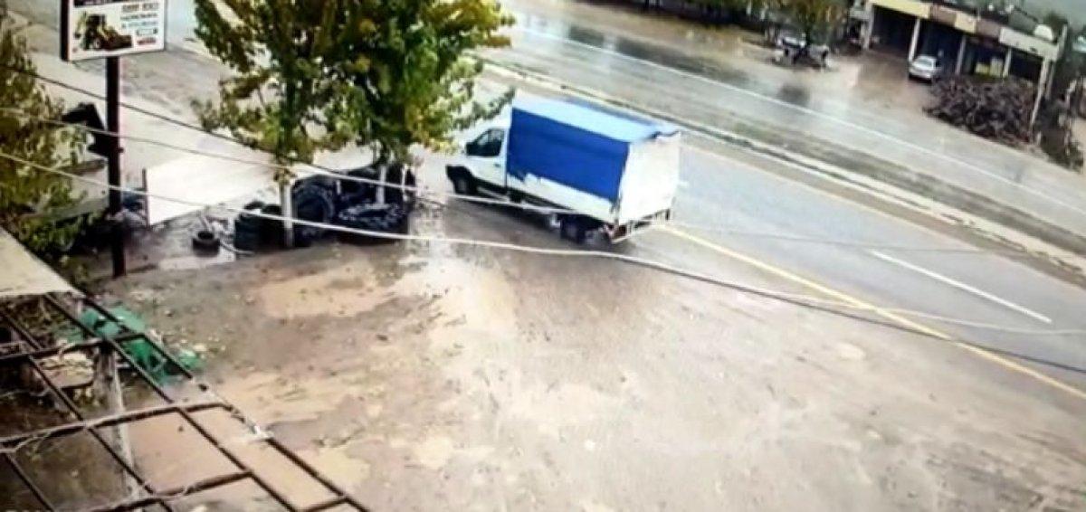 Diyarbakır'da yolcu otobüsü devrildi