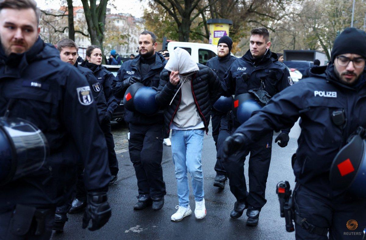 Berlin’de PKK yandaşları gösteri ve yürüyüş yaptı