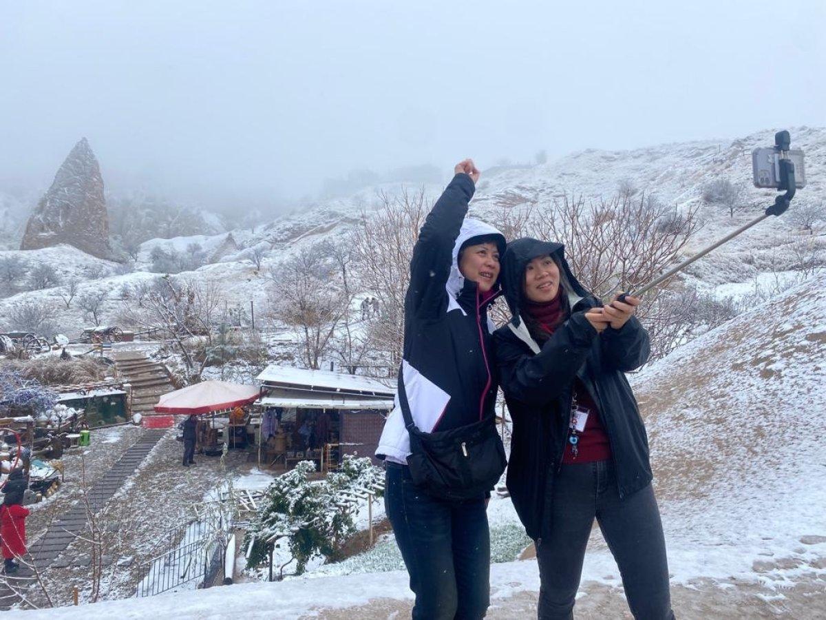 Kapadokya beyaz gelinliğini giydi