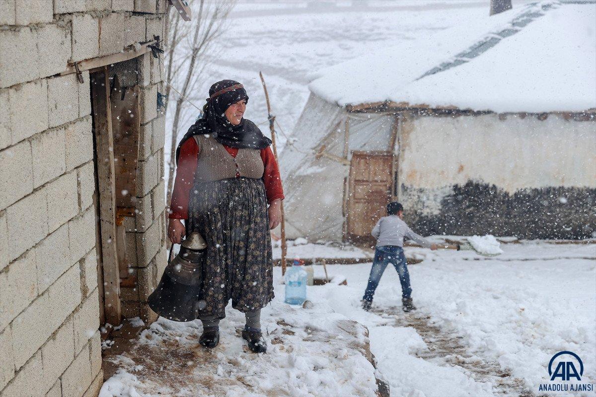 Van ve Hakkari'de kar etkili oldu