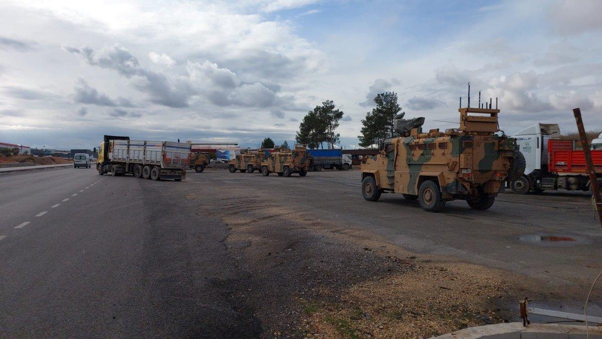 Suriye sınırında askeri araç hareketliliği 