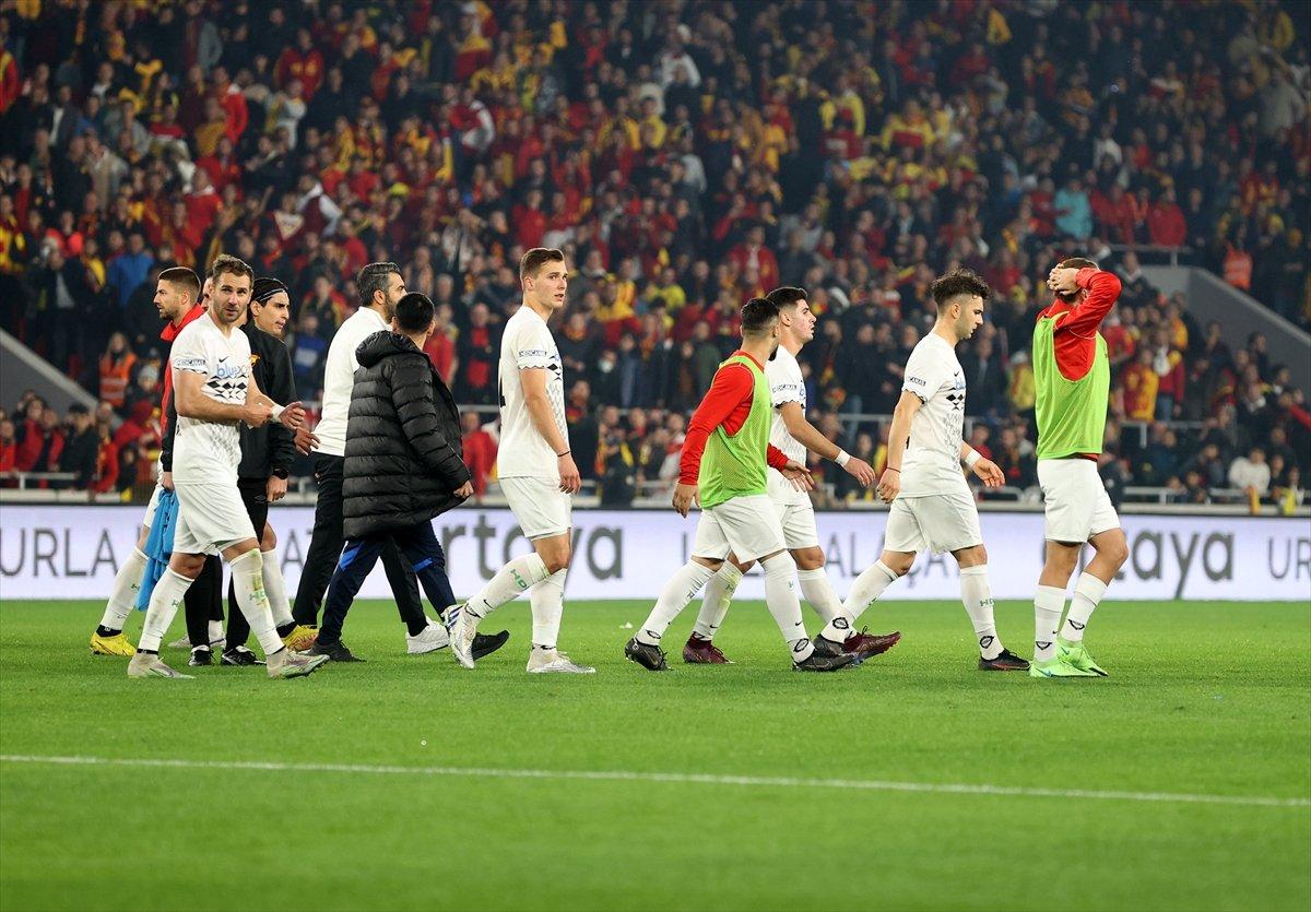 Göztepe - Altay maçında kaleciye saldırı