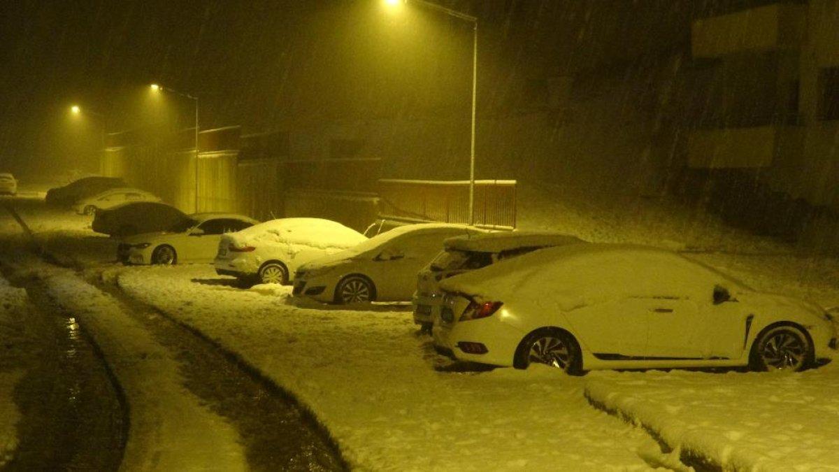 Hakkari'de kar etkili oldu