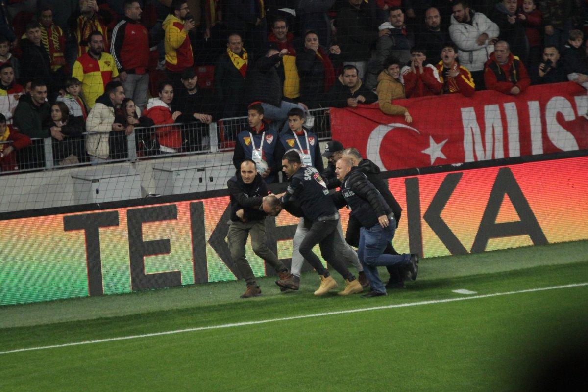 Göztepe - Altay maçında kaleciye saldırı