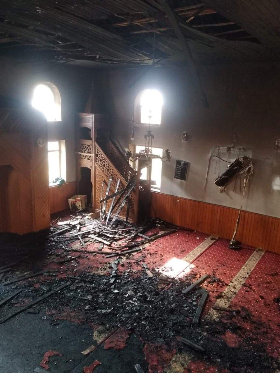 Kahramanmaraş'ta küle dönen camide Kur'an-ı Kerim zarar görmedi