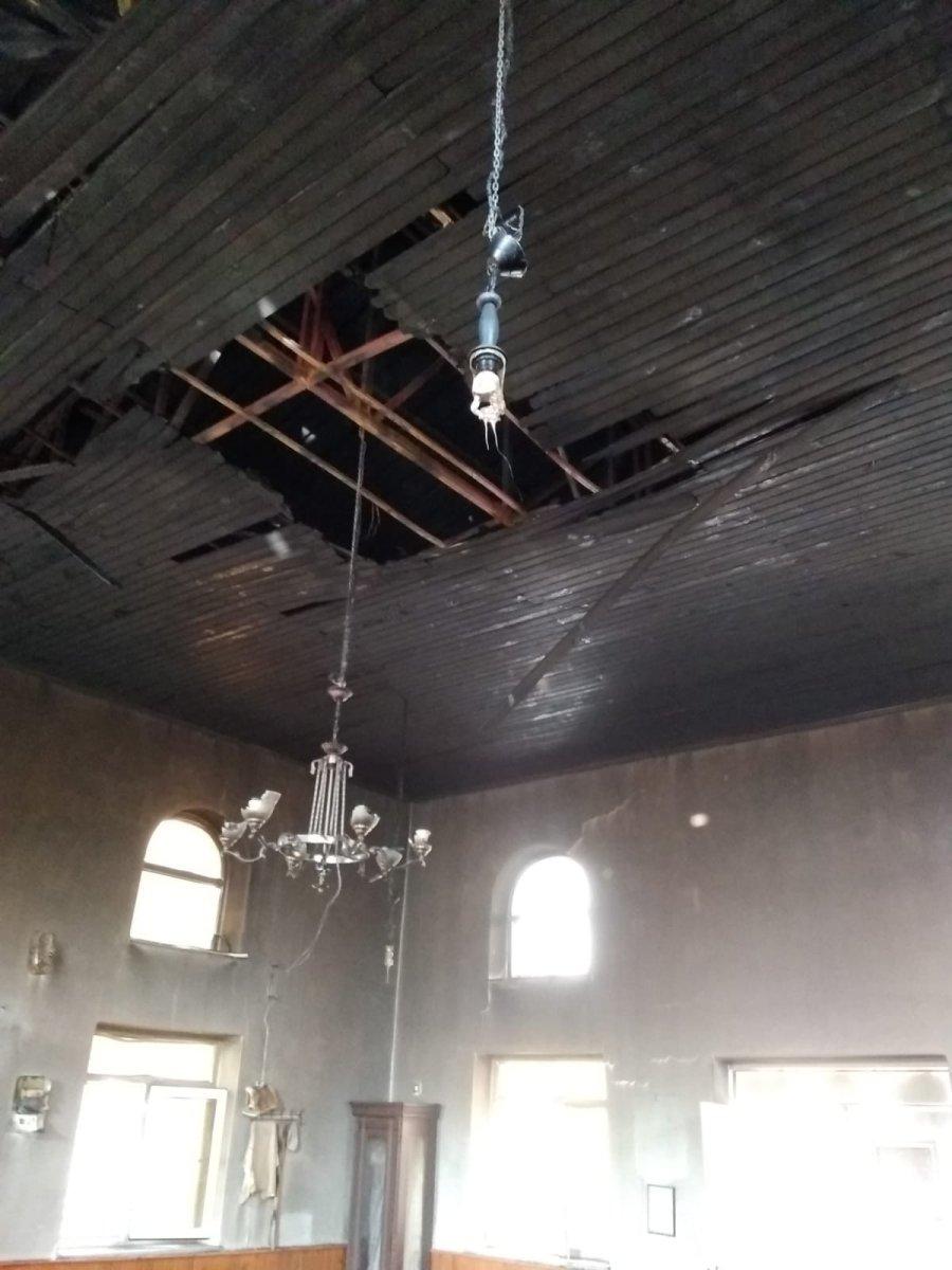 Kahramanmaraş'ta küle dönen camide Kur'an-ı Kerim zarar görmedi