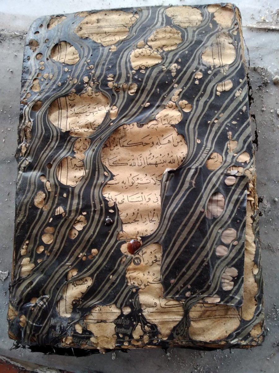 Kahramanmaraş'ta küle dönen camide Kur'an-ı Kerim zarar görmedi