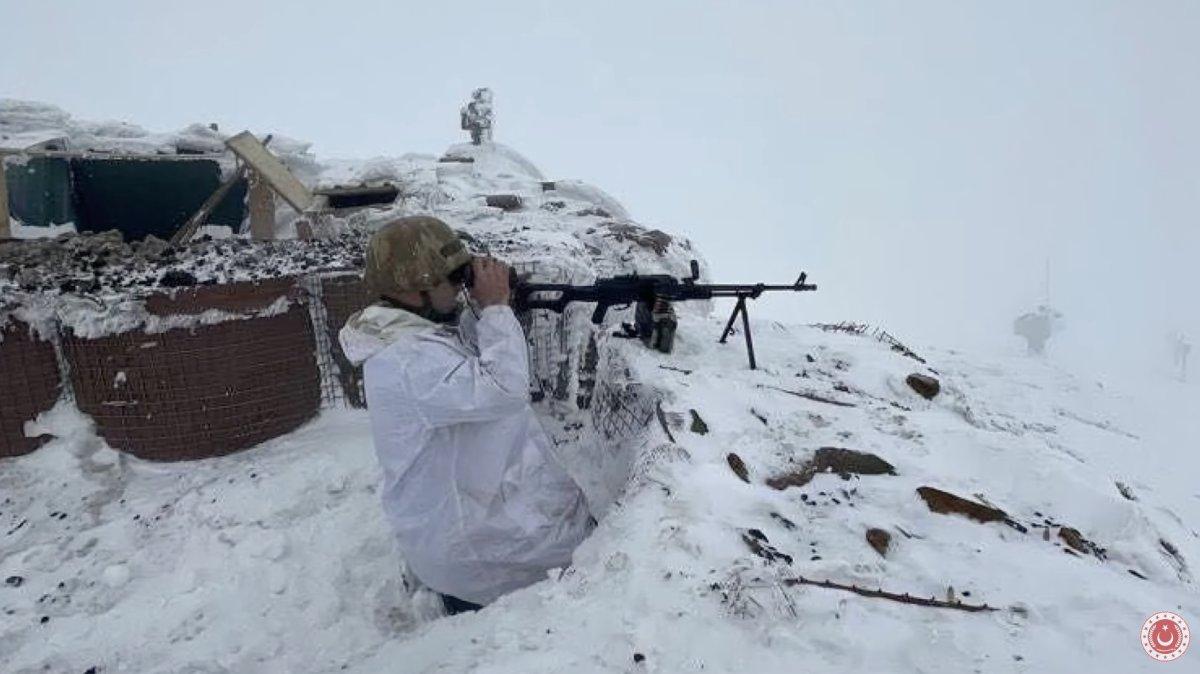 Mehmetçik zorlu hava ve arazi koşullarına rağmen görevde