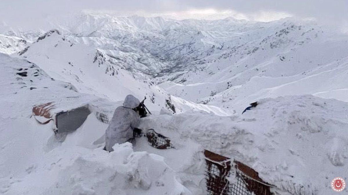 Mehmetçik zorlu hava ve arazi koşullarına rağmen görevde