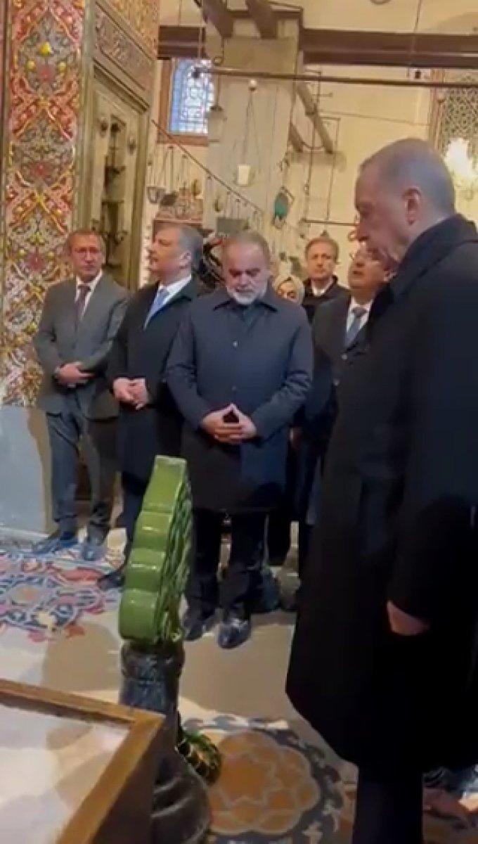 Cumhurbaşkanı Erdoğan'dan Mevlana Türbesi'nde Kur'an-ı Kerim tilaveti