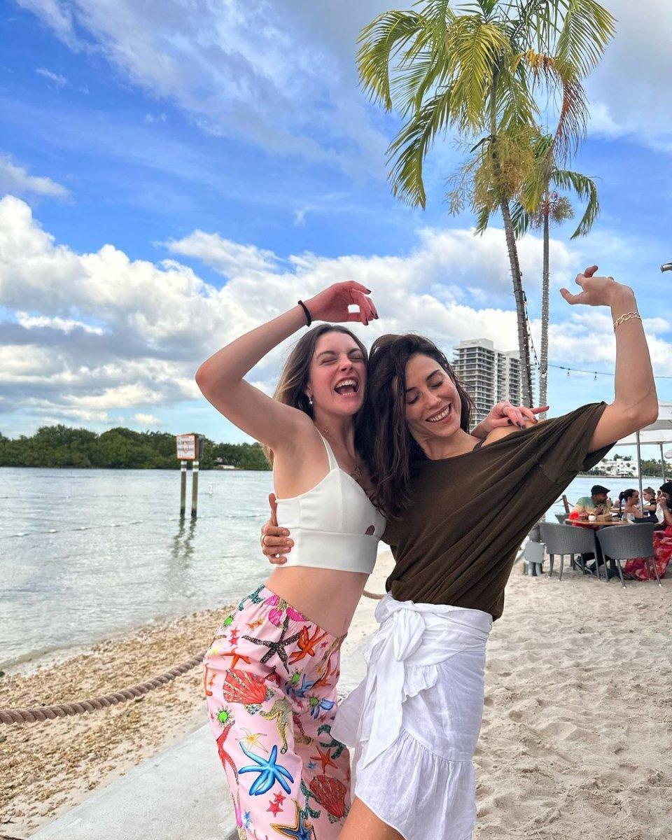 Melis Sezen ile Cansu Dere Miami'de