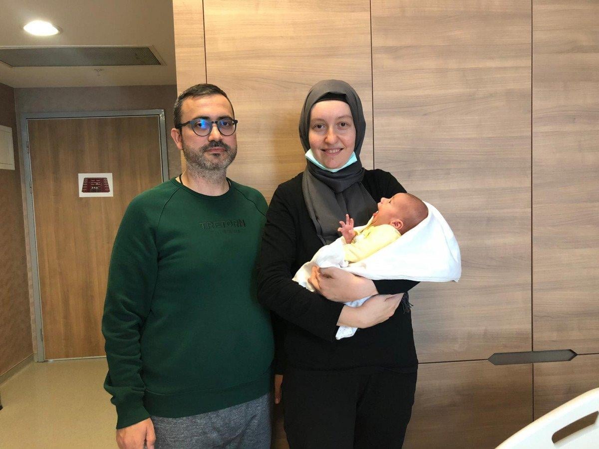 Bağırsakları göğüs kafesinde doğan bebek, sağlığına kavuştu