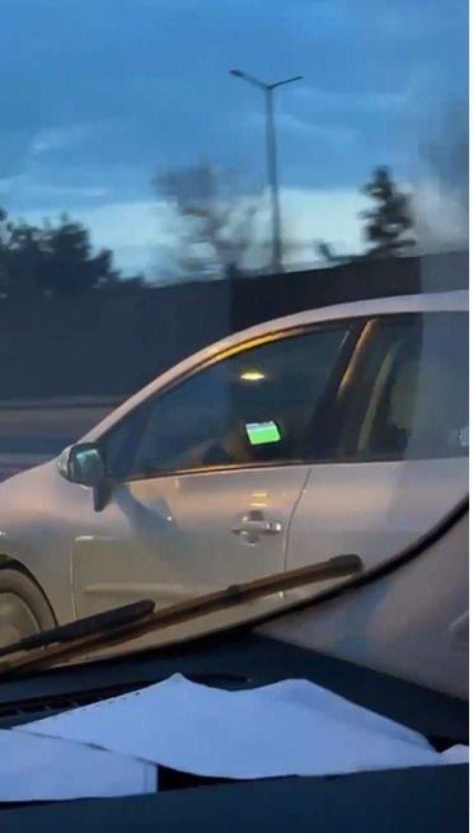 Ankara'da seyir halinde maç izleyen sürücü hız sınırı aştı