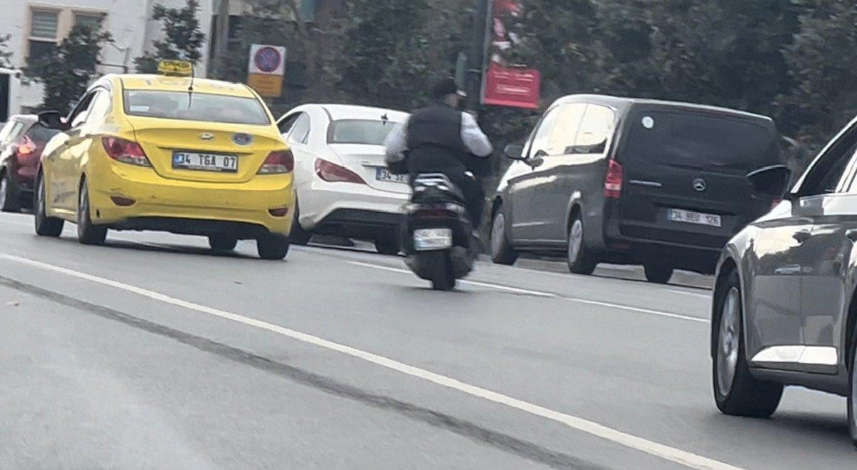 Üsküdar'da tek teker üzerinde seyreden maganda kamerada