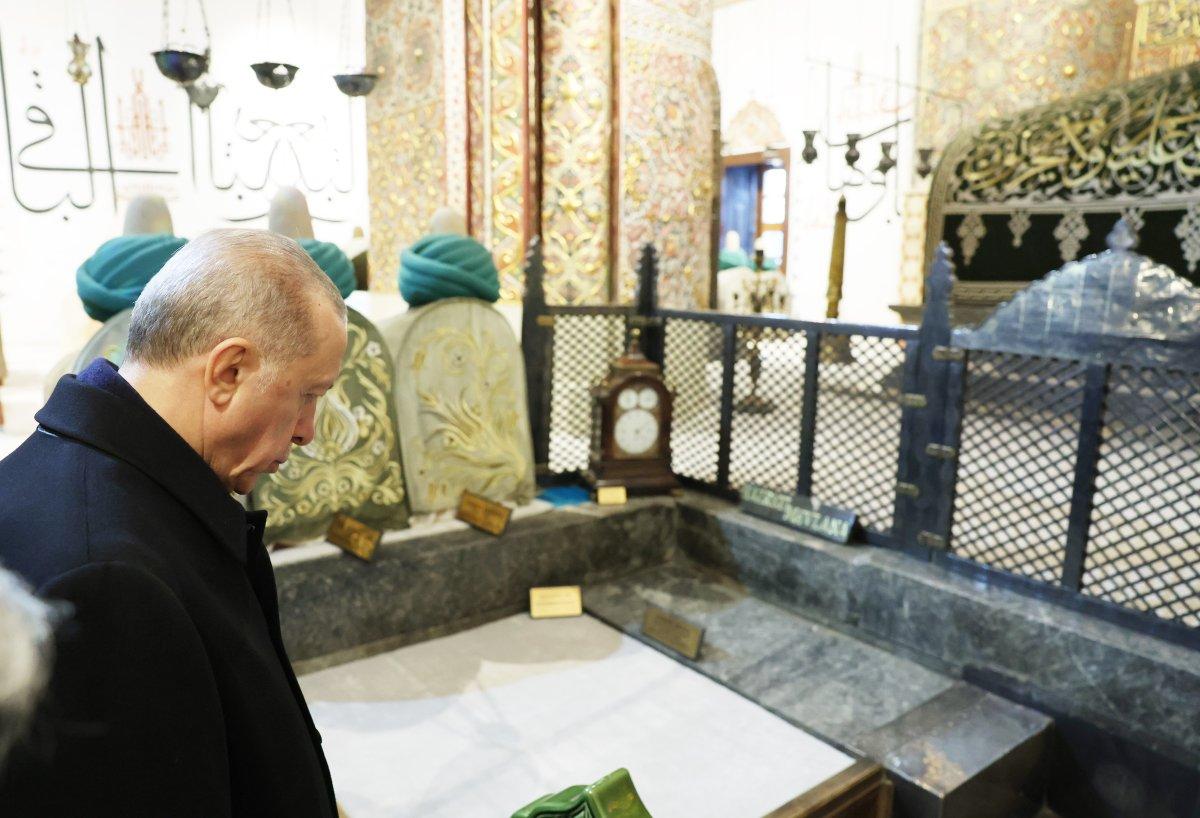 Cumhurbaşkanı Erdoğan'dan Mevlana Türbesi'nde Kur'an-ı Kerim tilaveti