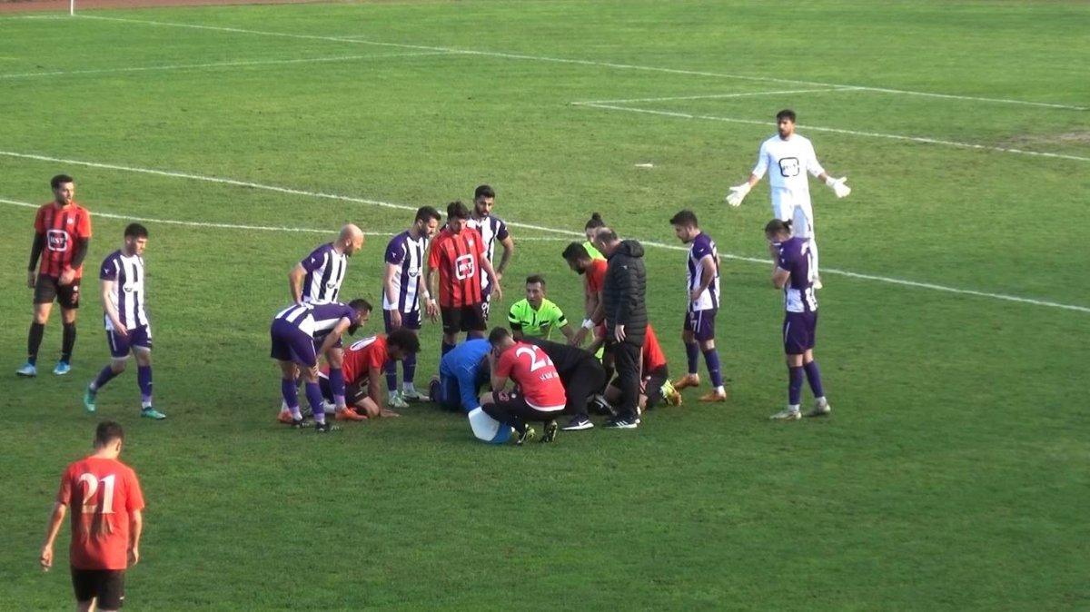 Dili boğazına kaçan futbolcu, hakemin müdahalesiyle hayata tutundu