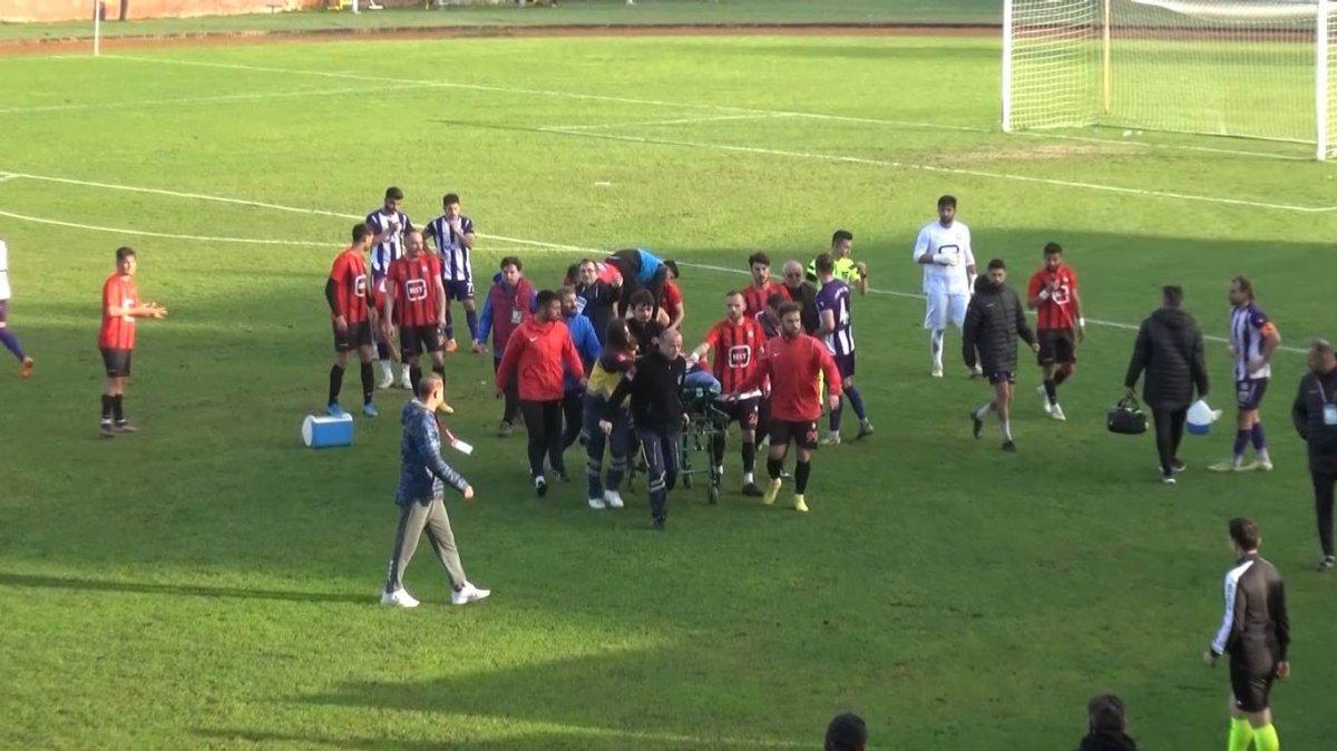 Dili boğazına kaçan futbolcu, hakemin müdahalesiyle hayata tutundu