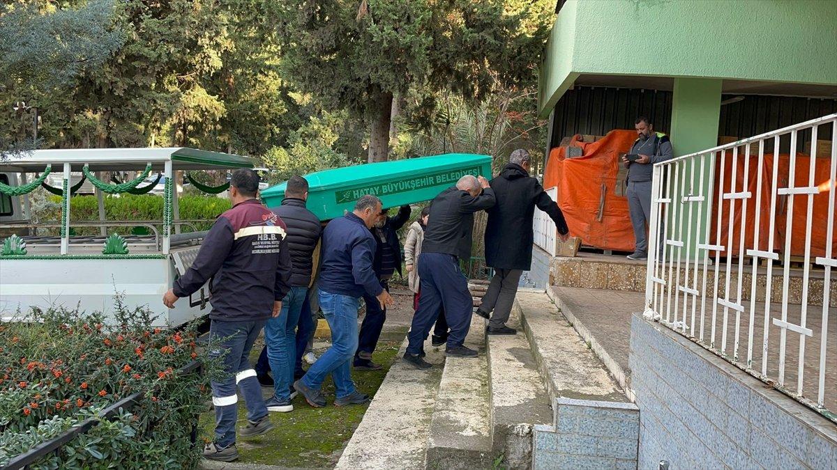 Hatay'da kardeşinin öldürdüğü eşinin cenazesini alan adama tepki 