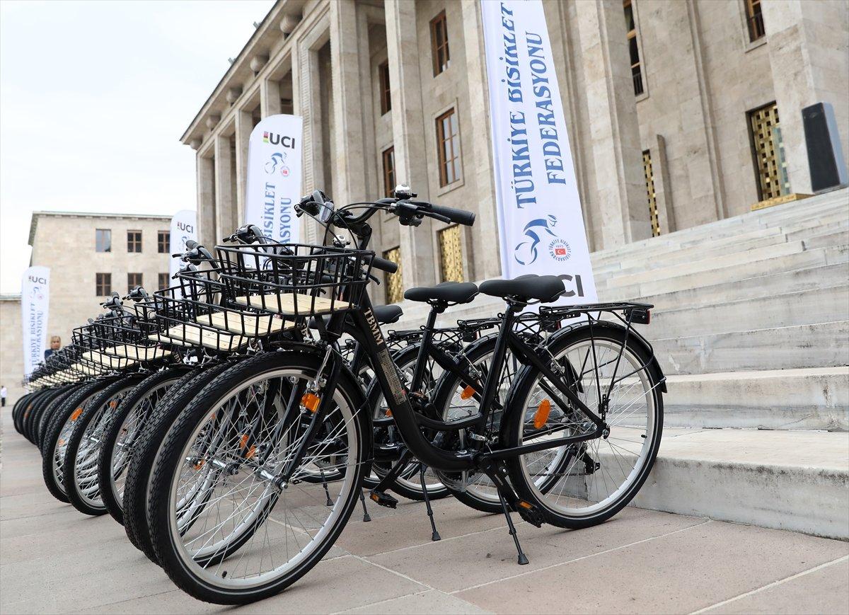 TBMM'de bisikletli günler: Bakan Kasapoğlu ve milletvekilleri tur attı