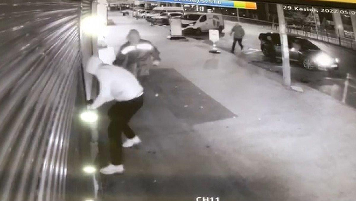 Mustafa Ceceli'nin ailesine ait kuyumcudan 2,5 milyon liralık altın çalındı