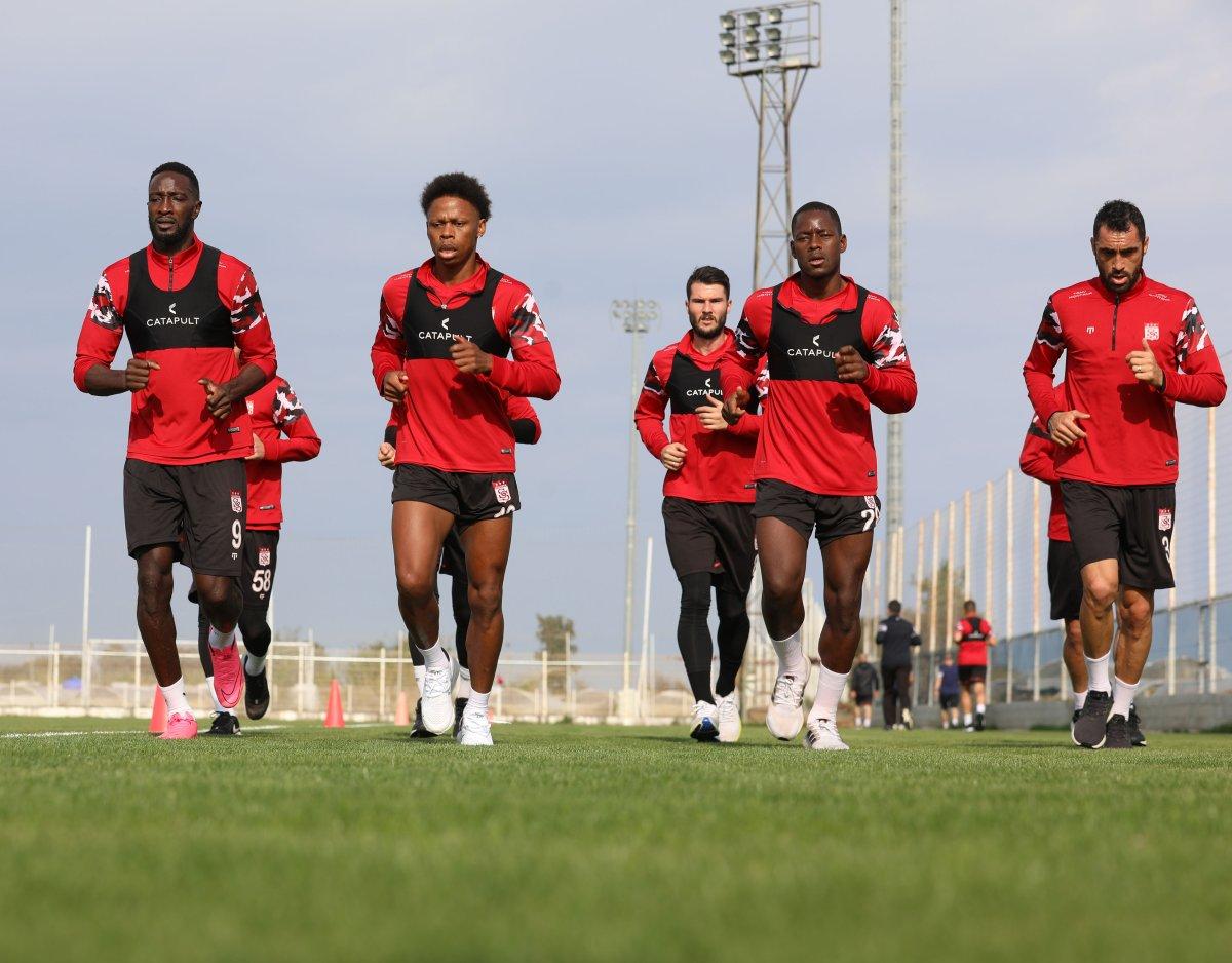 Sivasspor'da Dia Saba belirsizliği bitti