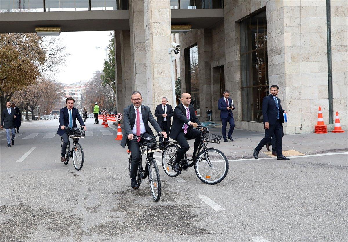 TBMM'de bisikletli günler: Bakan Kasapoğlu ve milletvekilleri tur attı