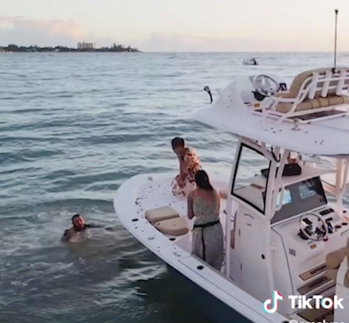 ABD'de sevgilisine evlilik teklif etmek isteyen adamın şansızlığı