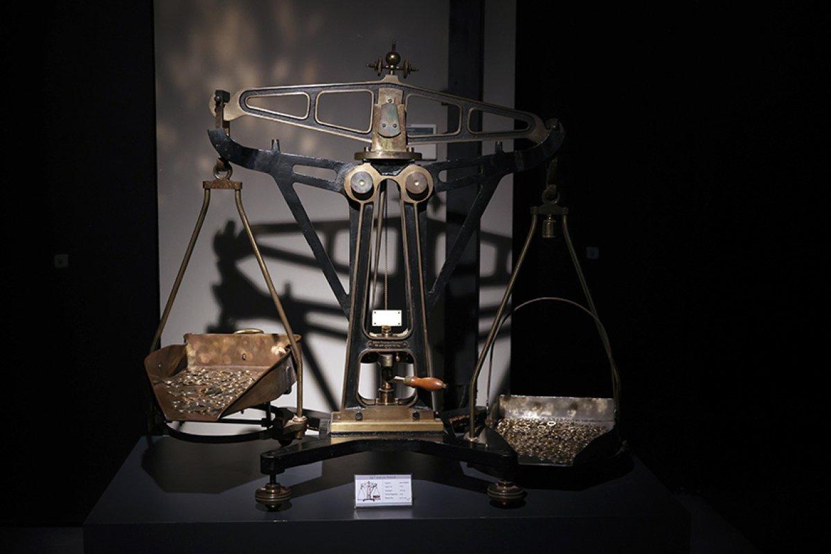 Darphanenin 555 yıllık koleksiyonu sergisinde altın ve sikke tarihi 