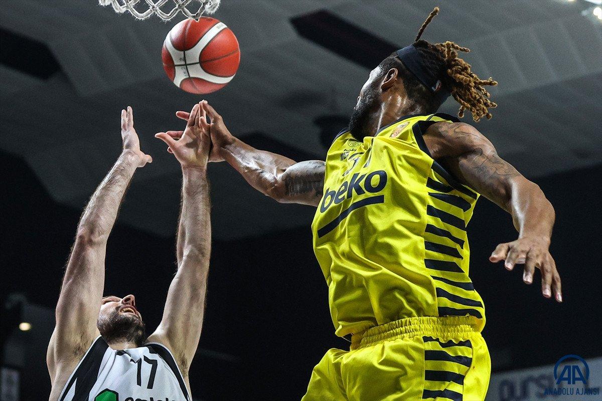 Fenerbahçe basketbol derbisinde Beşiktaş'ı geçti